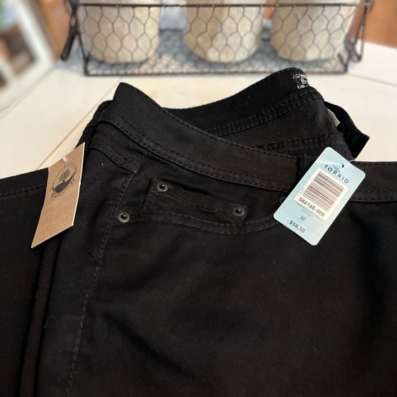 NWT Torrid Source of Wisdom Black Stretch Jeans!  Holds shape! Never worn! - Picture 2 of 4